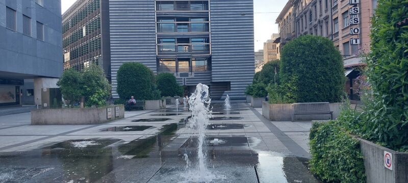 City street - Image 2